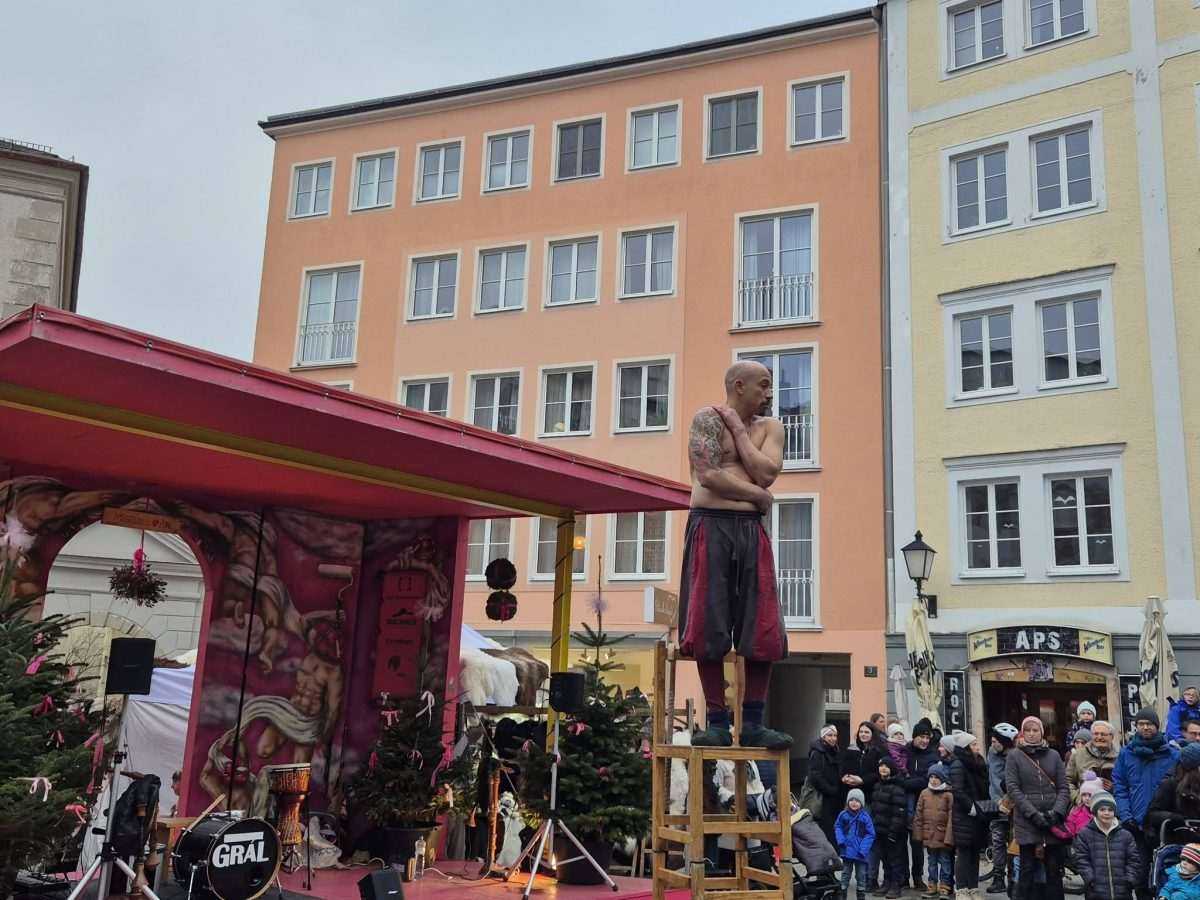 Igrokaz na ulicama Linza / Foto: Fenix (MD)