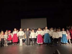 NIKOLINJE U MAINZU: Djeca i mladi oduševili svojim nastupima pred 600 okupljenih – pridružili im se i folkloraši iz Hannovera