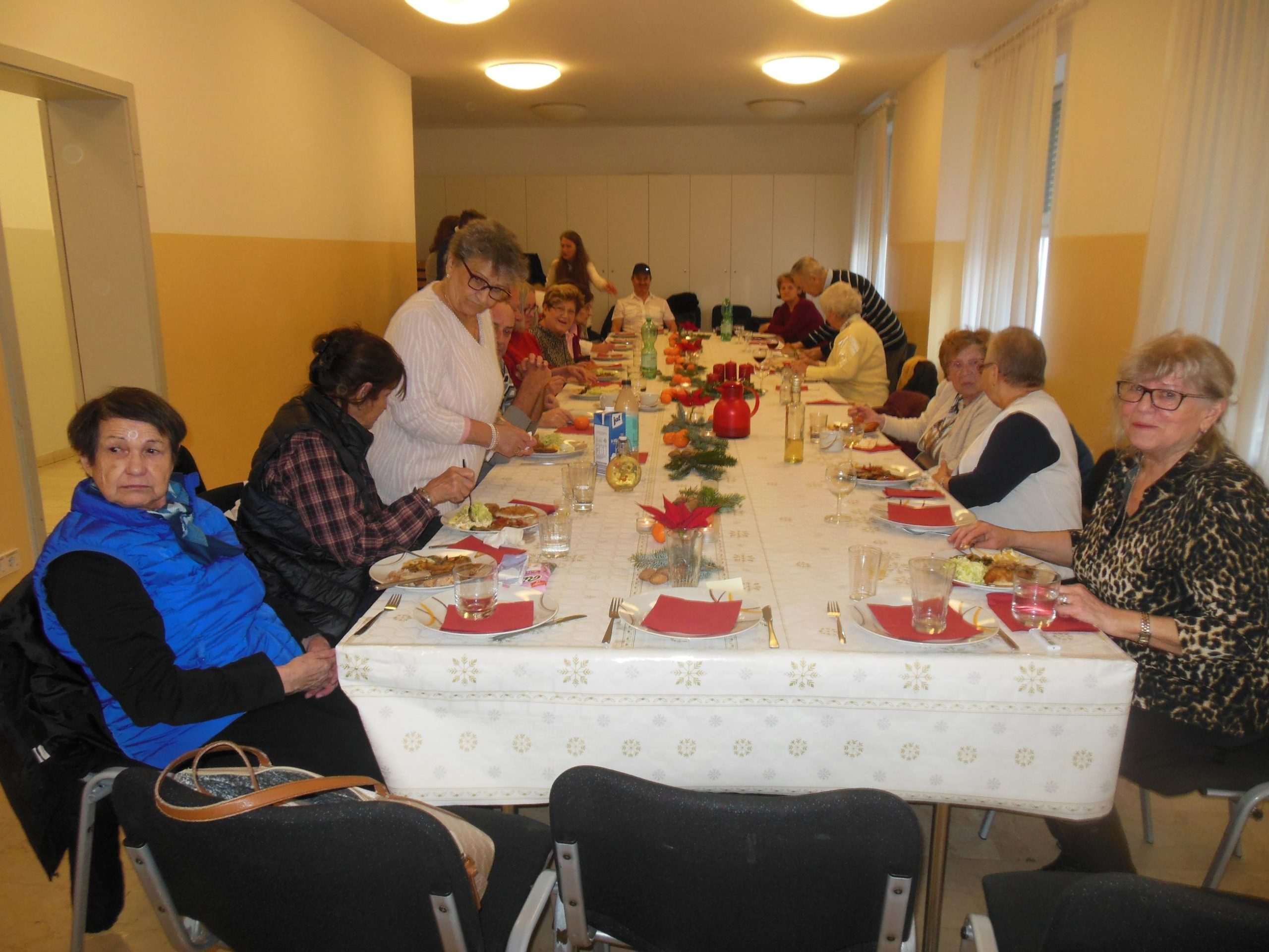 Prigodni ručak za starije osobe/ Foto: Fra Jozo Župić