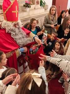 PROSLAVA SV. NIKOLE U VELIKOM BRDU: Više od 50 djece radosno čekalo sv. Nikolu