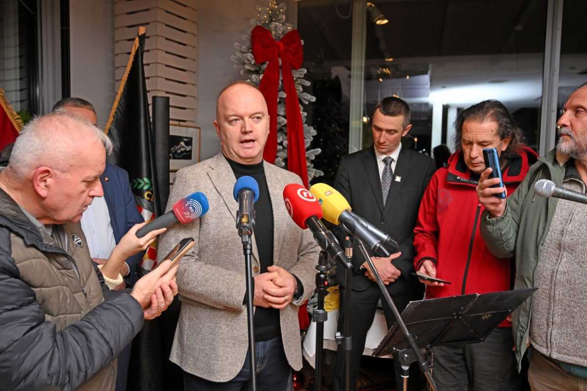 KRITIKE IZ DP-a NA RAČUN SNV-a i SPC: Udruga Hrvatski pravoslavni centar u Splitu organizirala domjenak uoči pravoslavnog Božića