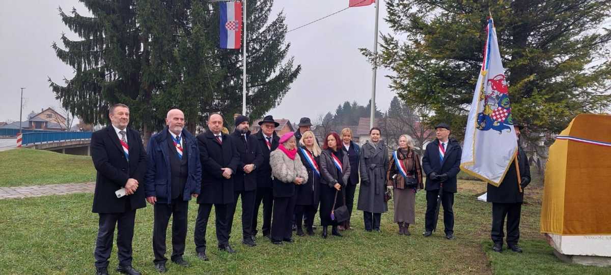 OŠTARIJE: Otkriven spomenik kralju Tomislavu u čast 1100. obljetnice Hrvatskoga Kraljevstva