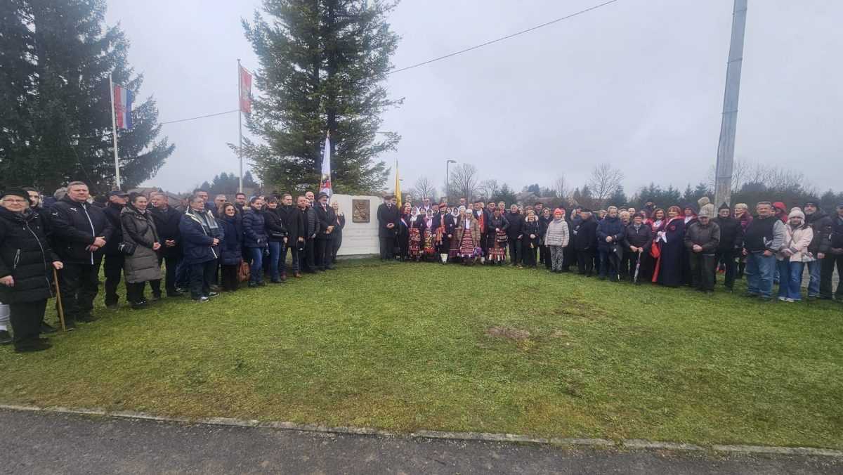 OŠTARIJE: Otkriven spomenik kralju Tomislavu u čast 1100. obljetnice Hrvatskoga Kraljevstva