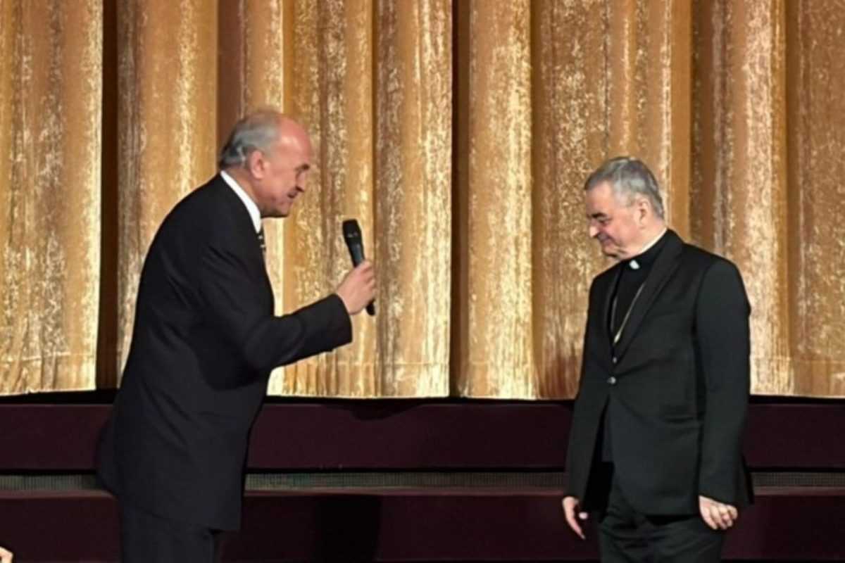 Redatelj Jakov Sedlar i nuncij Nikola Eterovic