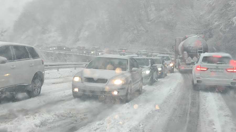 Snijeg na bh. cestama / Foto: Hina