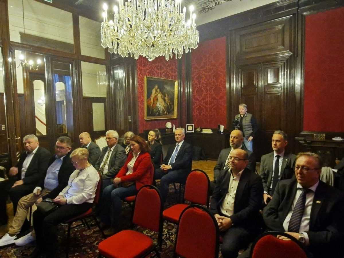 ZOVKO U BEČU: Trebamo pomoći Hrvatima koji su ostali u BiH na svojim ognjištima i bore se za opstanak