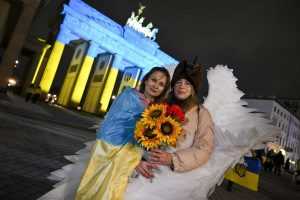 BERLIN I PARIZ U BOJAMA UKRAJINE: Nijemci i Francuzi izrazili solidarnos sa ukrajinskim narodom