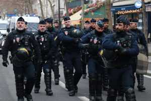 MASOVNI POLICIJSKI PROSVJEDI: Diljem Francuske, u više od 20 gradova, prosvjedi policije zbog uvjeta rada  