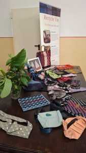 OKUPILE SE HRVATICE U RIMU: „Ženske ćakule & kravate“ - uz ćakulu izrađivale ogrlice od recikliranih kravata