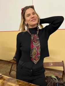 OKUPILE SE HRVATICE U RIMU: „Ženske ćakule & kravate“ - uz ćakulu izrađivale ogrlice od recikliranih kravata