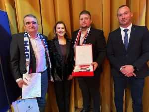 (s lijeva na desno): potpredsjednik DPH D. Baković, veleposlanica A. Bekić, predsjednik DPH M. Anđić i dogradonačelnik Trogira V. Novak / Foto: S. Herek