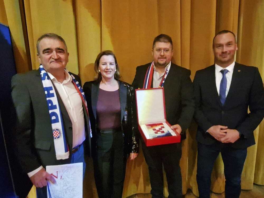 ČETIRI VEČERNJAKOVE DOMOVNICE OTIŠLE U AUSTRIJU: Za Klarića Večernjakova domovnica “brend u brendu, jedinstvena priča”, a za Puđu “Hrvatska u malom” u Bad Homburgu