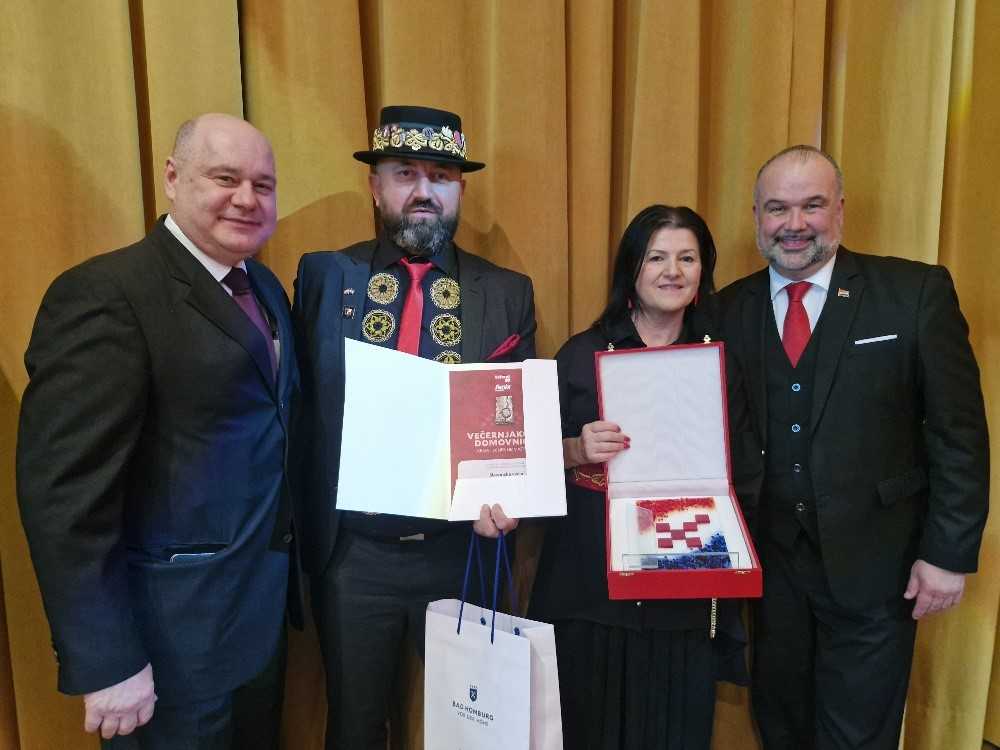 ČETIRI VEČERNJAKOVE DOMOVNICE OTIŠLE U AUSTRIJU: Za Klarića Večernjakova domovnica “brend u brendu, jedinstvena priča”, a za Puđu “Hrvatska u malom” u Bad Homburgu