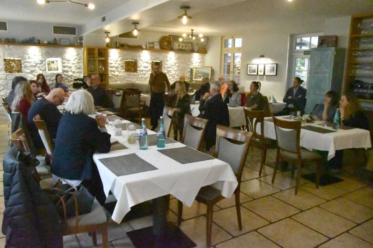 U BAD HOMBURGU PREDSTAVLJENA „PROVALIJA“: Istinita priča o muškarcu koji je doznao kako nije otac svoje djece