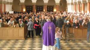 MÜNCHEN: Zbor pjevača iz Njemačke, Švicarske, Austrije i Hrvatske izveli duhovni koncert o muci Kristovoj