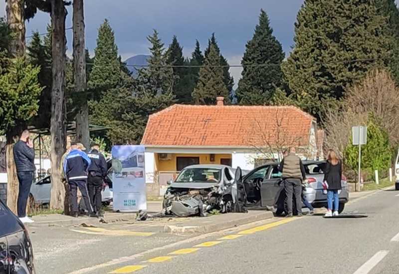 Maskirana skupina napala muškarca u Mostaru i zapalila mu vozilo / Foto: Hina