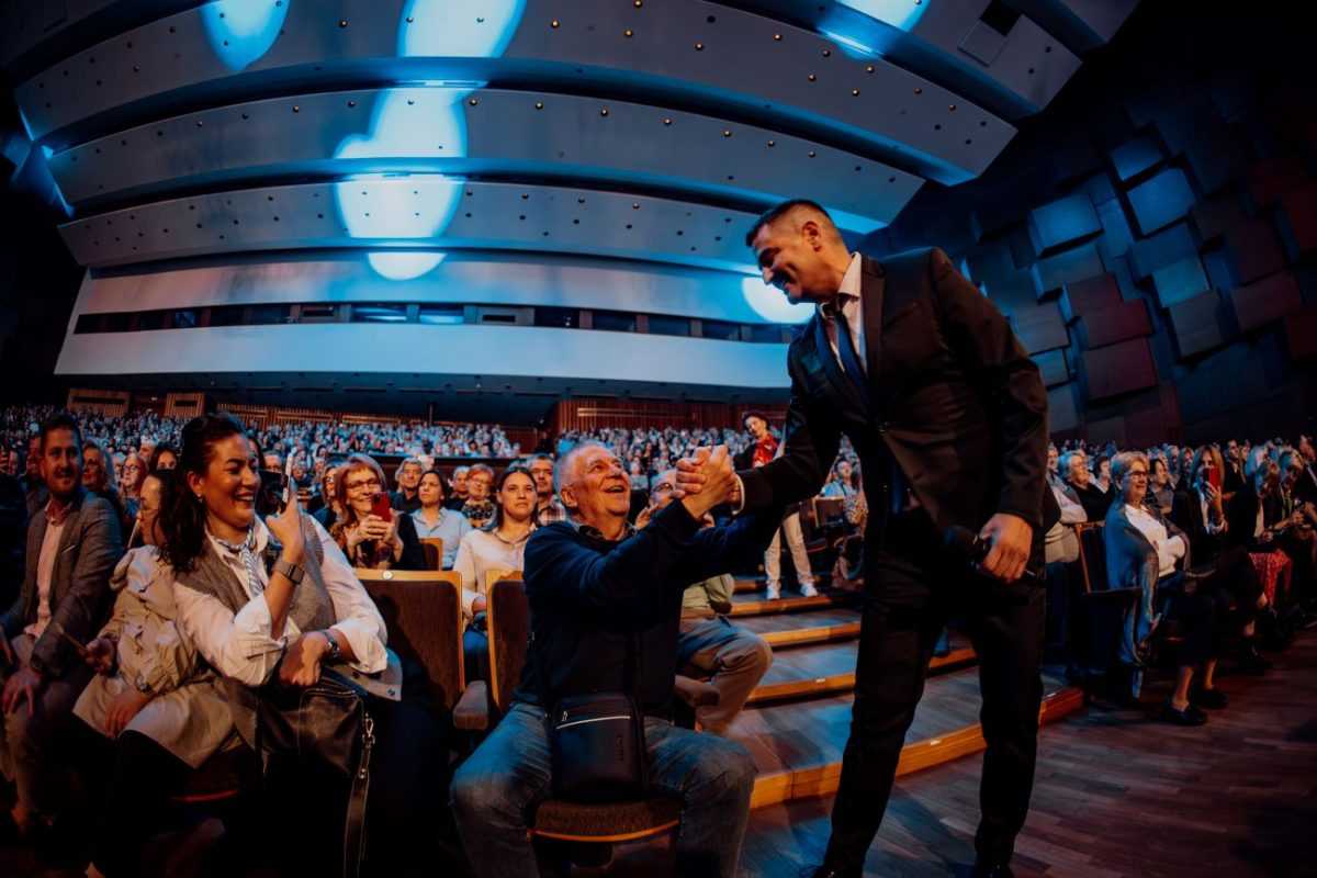 OD OPERNIH ARIJA DO DOMAĆIH HITOVA: 4 Tenora već na prvom koncertu u slavljeničkom nizu podigli cijeli Lisinski na noge