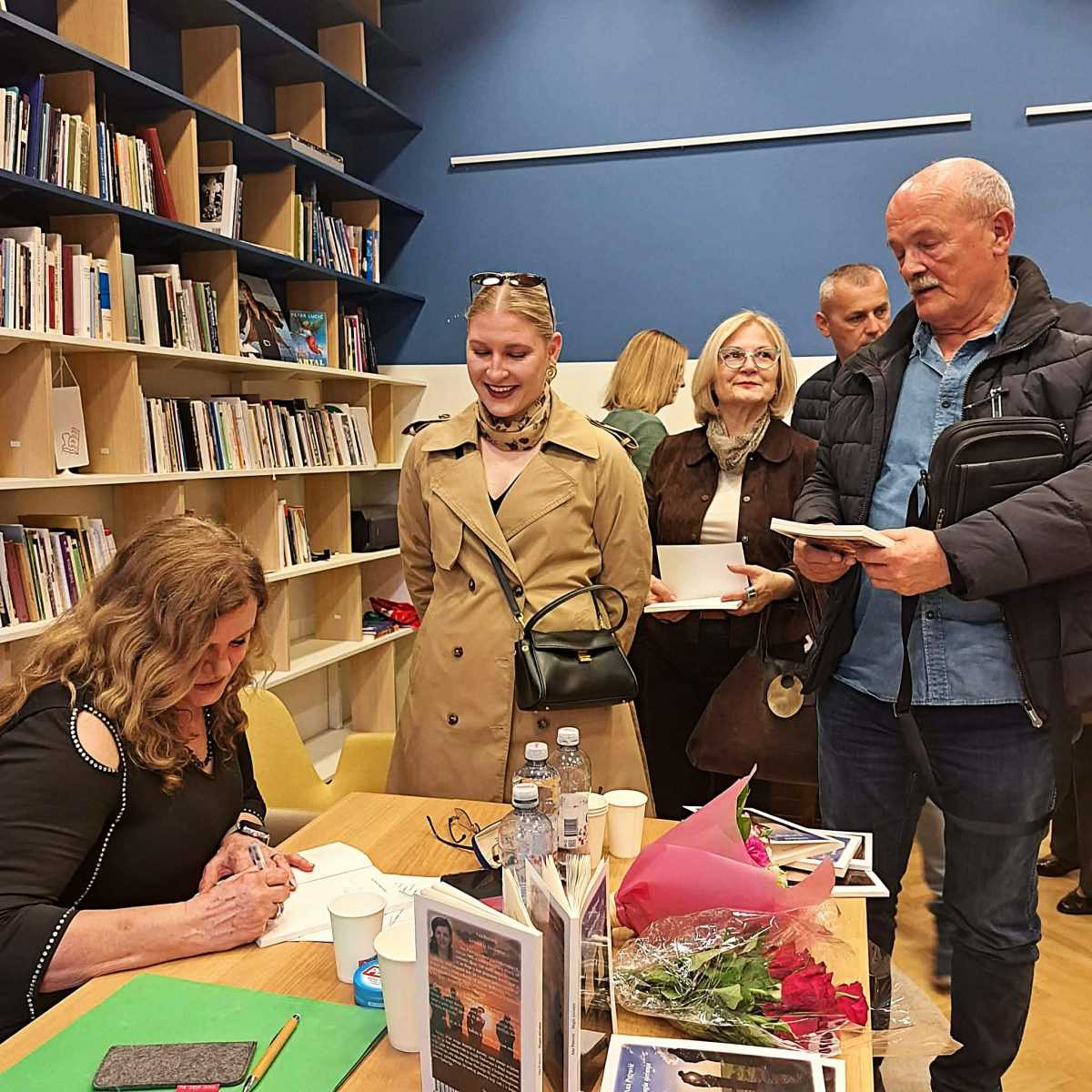 RATNA SJEĆANJA I POEZIJA: Bečka Hrvatica Ana Petrović u Splitu predstavila zbirku “Magla sjećanja”