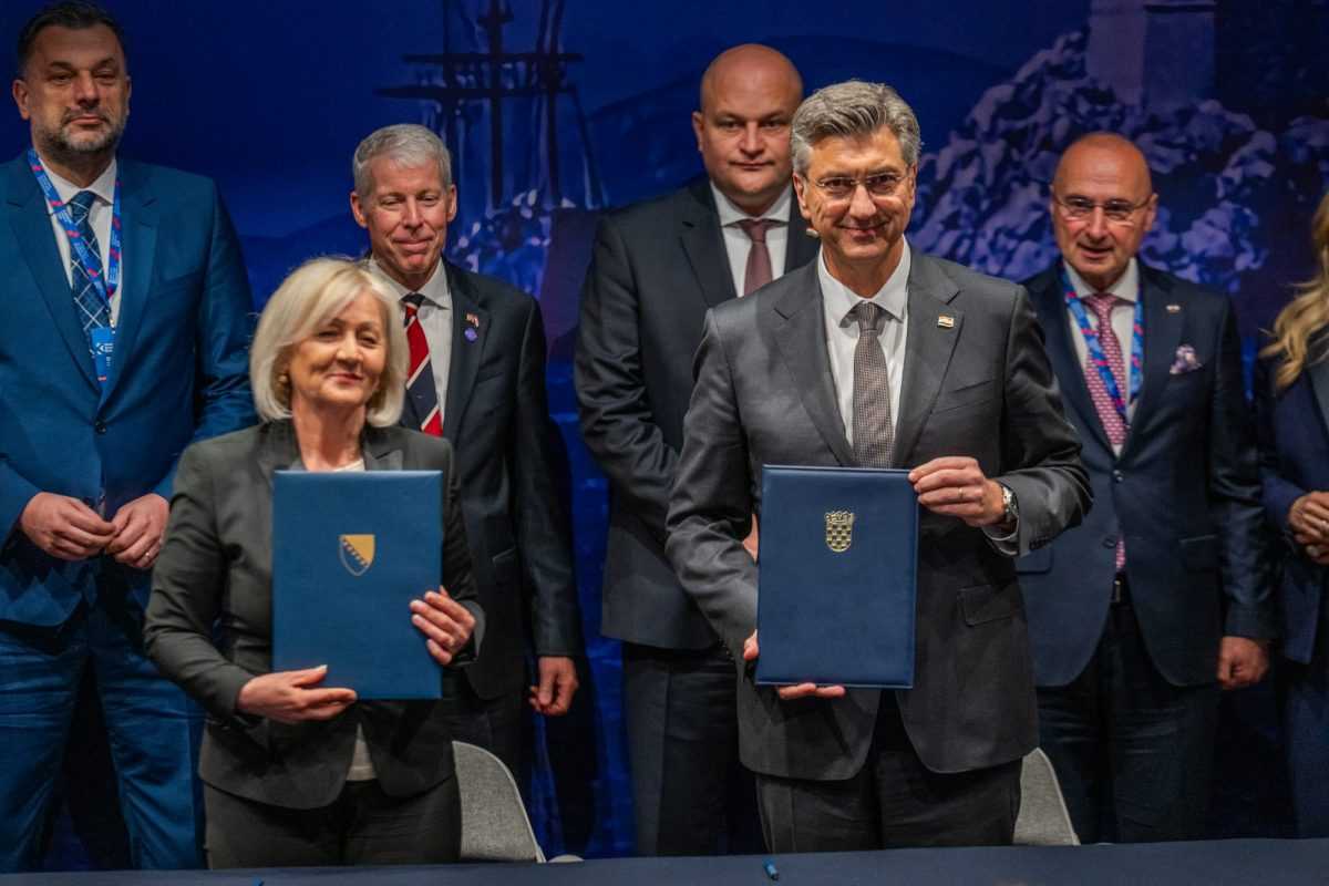 DESETA OBLJETNICA INICIJATIVE: Dubrovnik ponovno u središtu strateškog povezivanja Europe DESETA OBLJETNICA INICIJATIVE: Dubrovnik ponovno u središtu strateškog povezivanja Europe