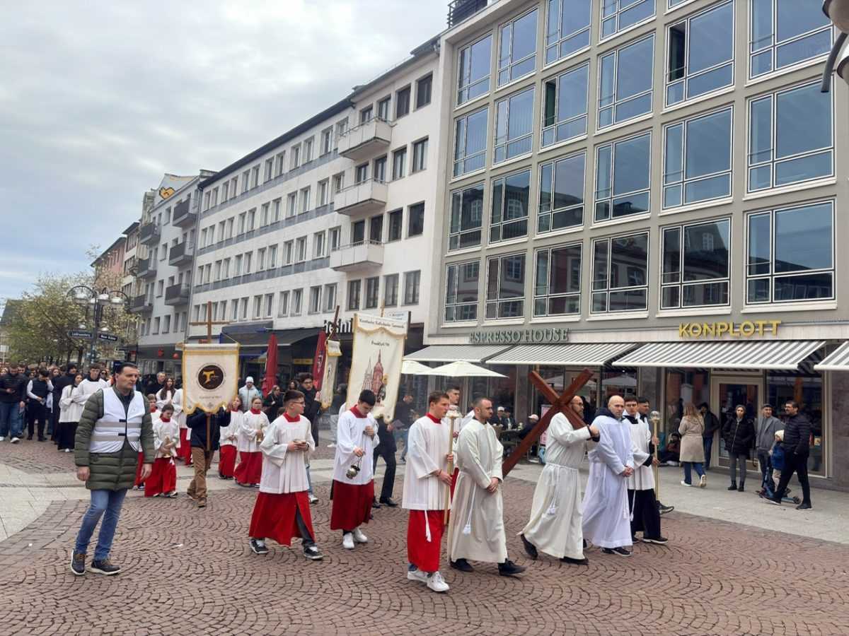 Procesija na Veliki petak / Foto: Mato Župarić