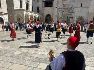 SRIJEDA U DUBROVNIKU: Mnogi su se pitali što to rade članovi Linđa