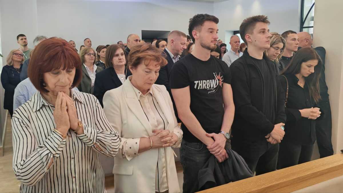 ZNAČAJAN DOGAĐAJ ZA SINJ: Blagoslov kapele sv. Franje i nove dvorane za hodočasnike Blagoslov kapele sv. Franje i nove dvorane za hodočasnike / Foto: Fenix (MV)