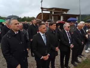81. OBLJETNICA: Veleposlanik Glunčić položio vijence žrtvama Bleiburške tragedije i Križnog puta 81. OBLJETNICA: Veleposlanik Glunčić položio vijence žrtvama Bleiburške tragedije i Križnog puta