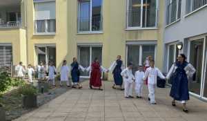 FOLKLOROM DO SRCA: KUD Croatia Heilbronn pjesmom i plesom razveselio stanare doma „Haus am See“