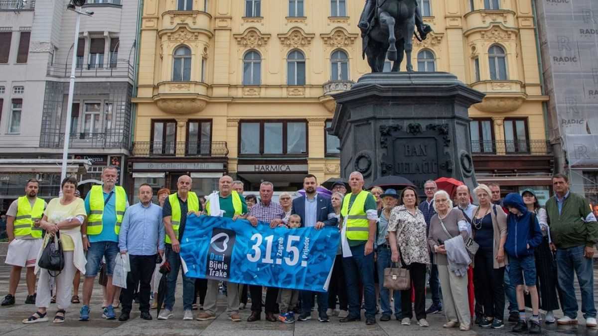 OBILJEŽEN „DAN BIJELIH TRAKA“: 102 pjesnika napisala su 102 pjesme u spomen na 102 djece ubijene u Prijedoru