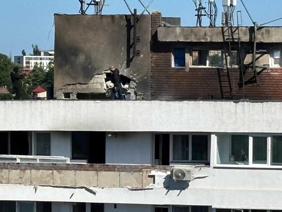 DRAMA U RUMUNJSKOJ: Ruski dron pao na stambenu zgradu, ima ozlijeđenih Dron udario u zgradu u Rumunjskoj / Foto: Anadolu