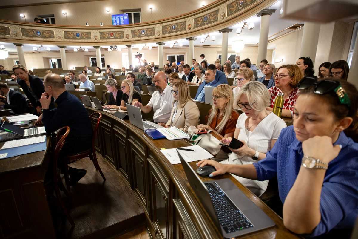 NIJE MU LAKO: Tomašević mora podnijeti izvješće o poduzetim radnjama u aferi Hipodrom NIJE MU LAKO: Tomašević mora podnijeti izvješće o poduzetim radnjama u aferi Hipodrom