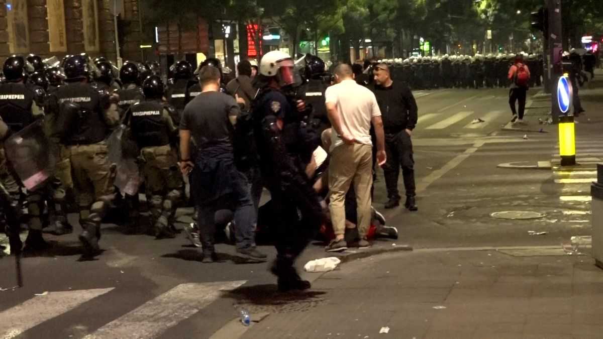 KAOS U BEOGRADU: Policija intervenirala na prosvjedu "Studenti pobjeđuju"