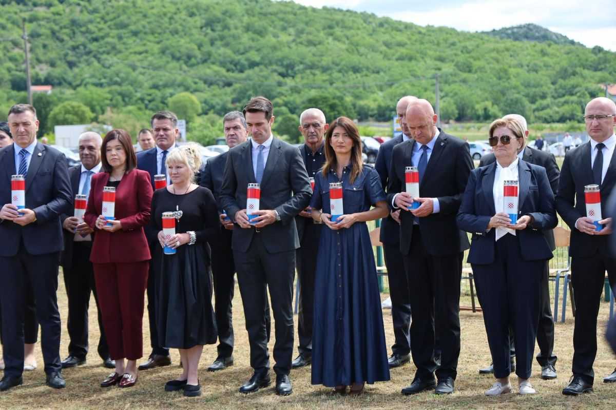 KOMEMORACIJA KOD STOCA: Na Radimlji odana počast žrtvama Križnog puta KOMEMORACIJA KOD STOCA: Na Radimlji odana počast žrtvama Križnog puta