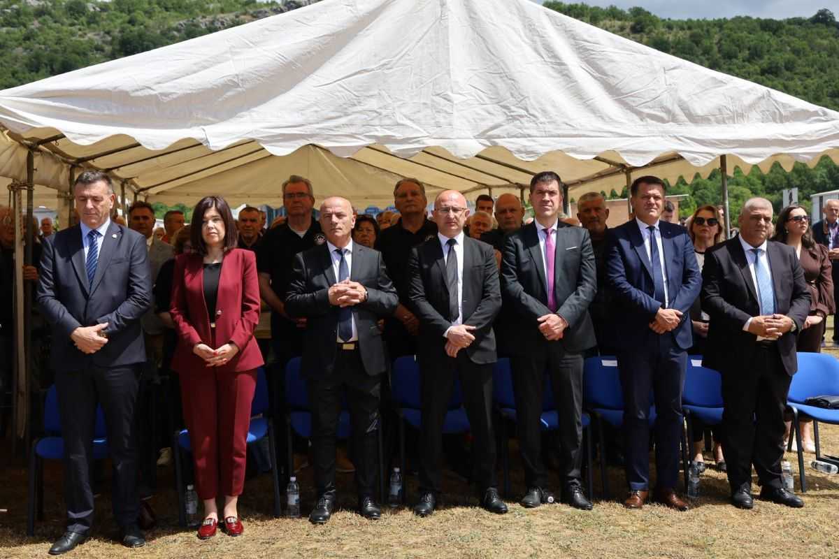 KOMEMORACIJA KOD STOCA: Na Radimlji odana počast žrtvama Križnog puta KOMEMORACIJA KOD STOCA: Na Radimlji odana počast žrtvama Križnog puta