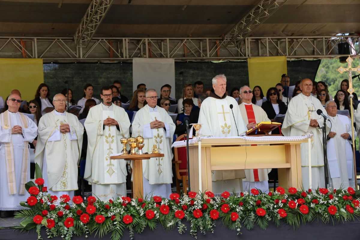 KOMEMORACIJA KOD STOCA: Na Radimlji odana počast žrtvama Križnog puta KOMEMORACIJA KOD STOCA: Na Radimlji odana počast žrtvama Križnog puta