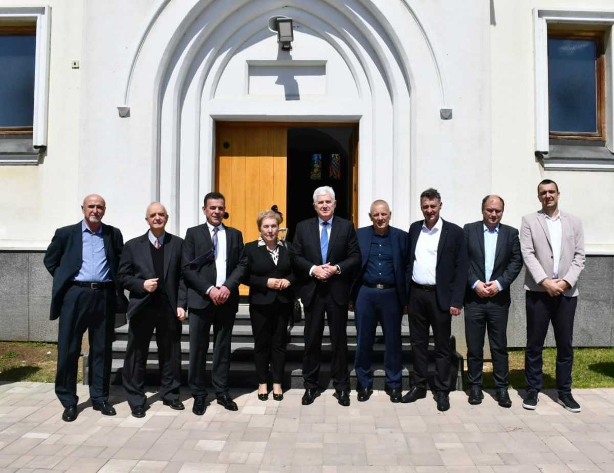 VITEZ OBILJEŽIO 34. OBLJETICU OSNUTKA GLAVNOG STOŽERA HVO-a: Zajedništvo očuvalo hrvatski narod u BiH, mora se trajno čuvati VITEZ OBILJEŽIO 34. OBLJETICU OSNUTKA GLAVNOG STOŽERA HVO-a: Zajedništvo očuvalo hrvatski narod u BiH, mora se trajno čuvati
