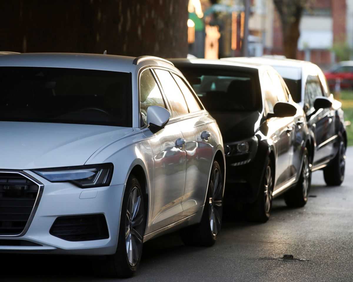 automobili parking