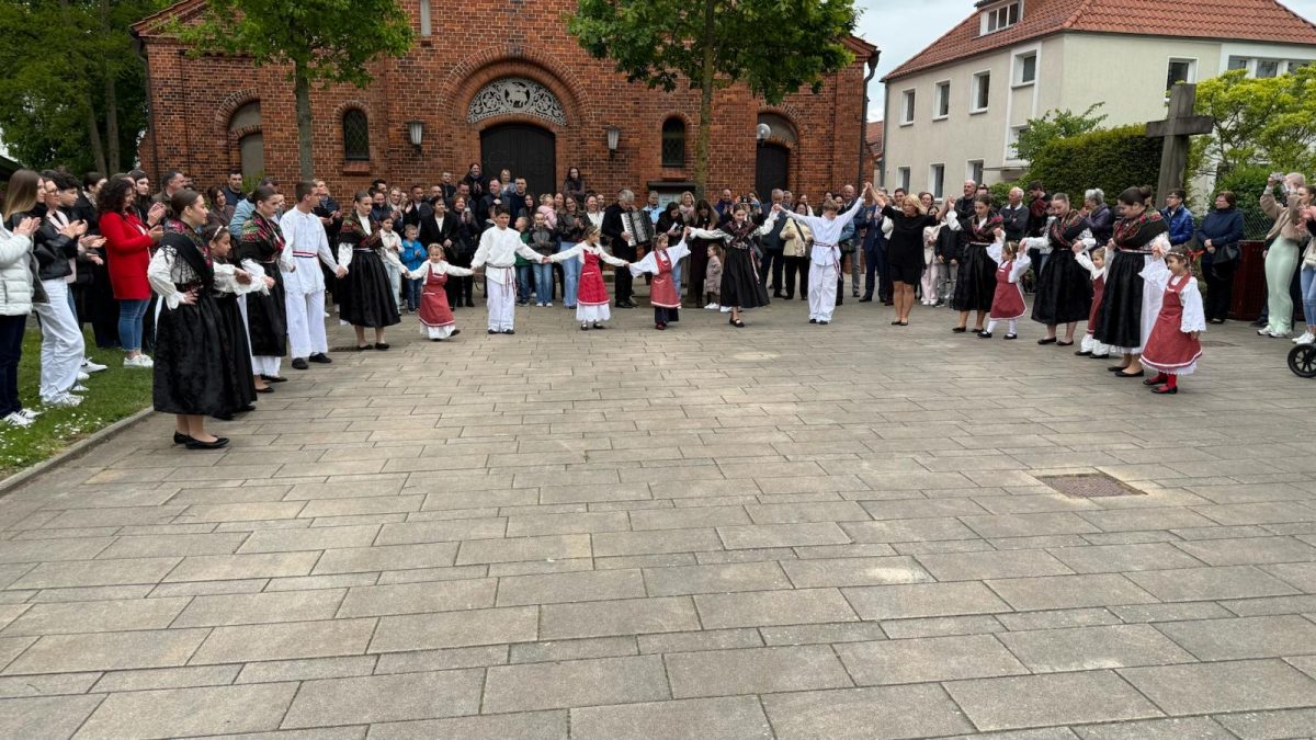 MAJČIN DAN U BREMENU: Svečana proslava okupila stotinu posjetitelja, stigli i gosti iz Hamburga