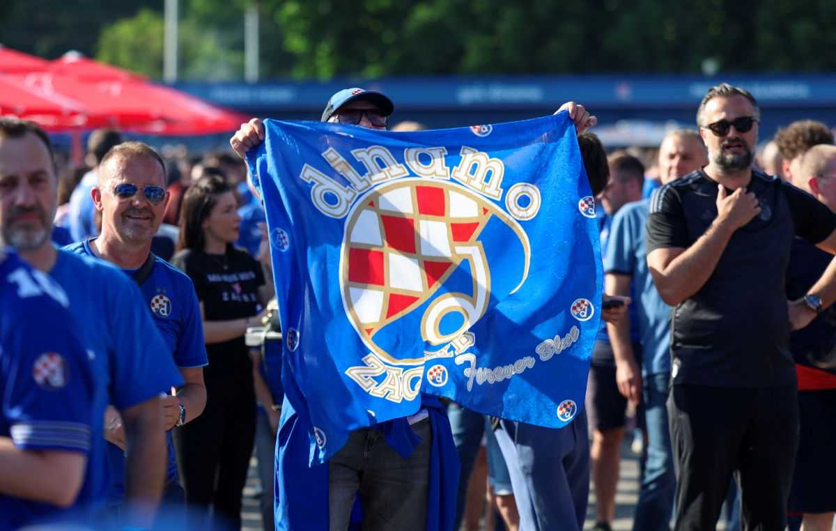 NA MAKSIMIRU GOTOVO 25.000 GLEDATELJA: Velika fešta Dinama i remi protiv Lokomotive za kraj sezone NA MAKSIMIRU GOTOVO 25.000 GLEDATELJA: Velika fešta Dinama i remi protiv Lokomotive za kraj sezone