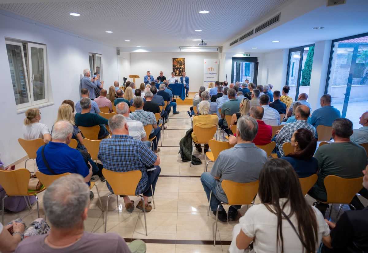 SPLIT: Promocija knjige „Kad istina progovori – svjedočanstvo hrvatskoga generala“ Ivice Primorca privukla brojnu publiku SPLIT: Promocija knjige „Kad istina progovori – svjedočanstvo hrvatskoga generala“ Ivice Primorca privukla brojnu publiku