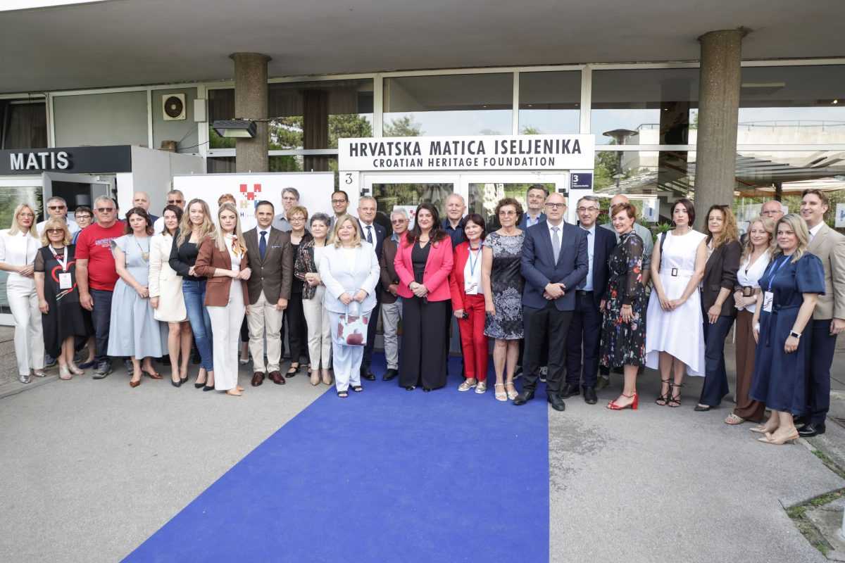 "BEZ JEZIKA NESTAJEMO KAO NAROD": Mediji Hrvata izvan RH važni su čuvari jezika i identiteta unatoč izazovima Okrugli stol "Mediji Hrvata izvan Republike Hrvatske" / Foto: Hina