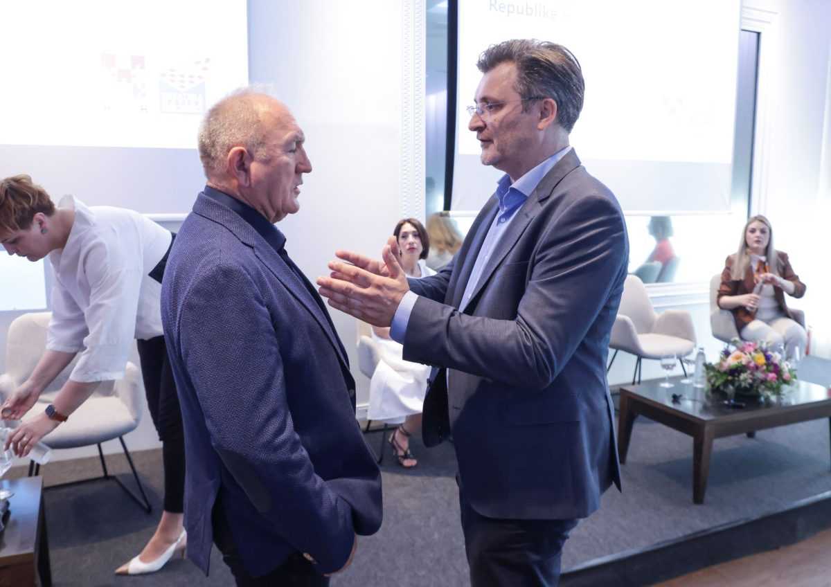 "BEZ JEZIKA NESTAJEMO KAO NAROD": Mediji Hrvata izvan RH važni su čuvari jezika i identiteta unatoč izazovima Na fotografiji Stipe Puđa, Serđo Obratov / Foto: Hina