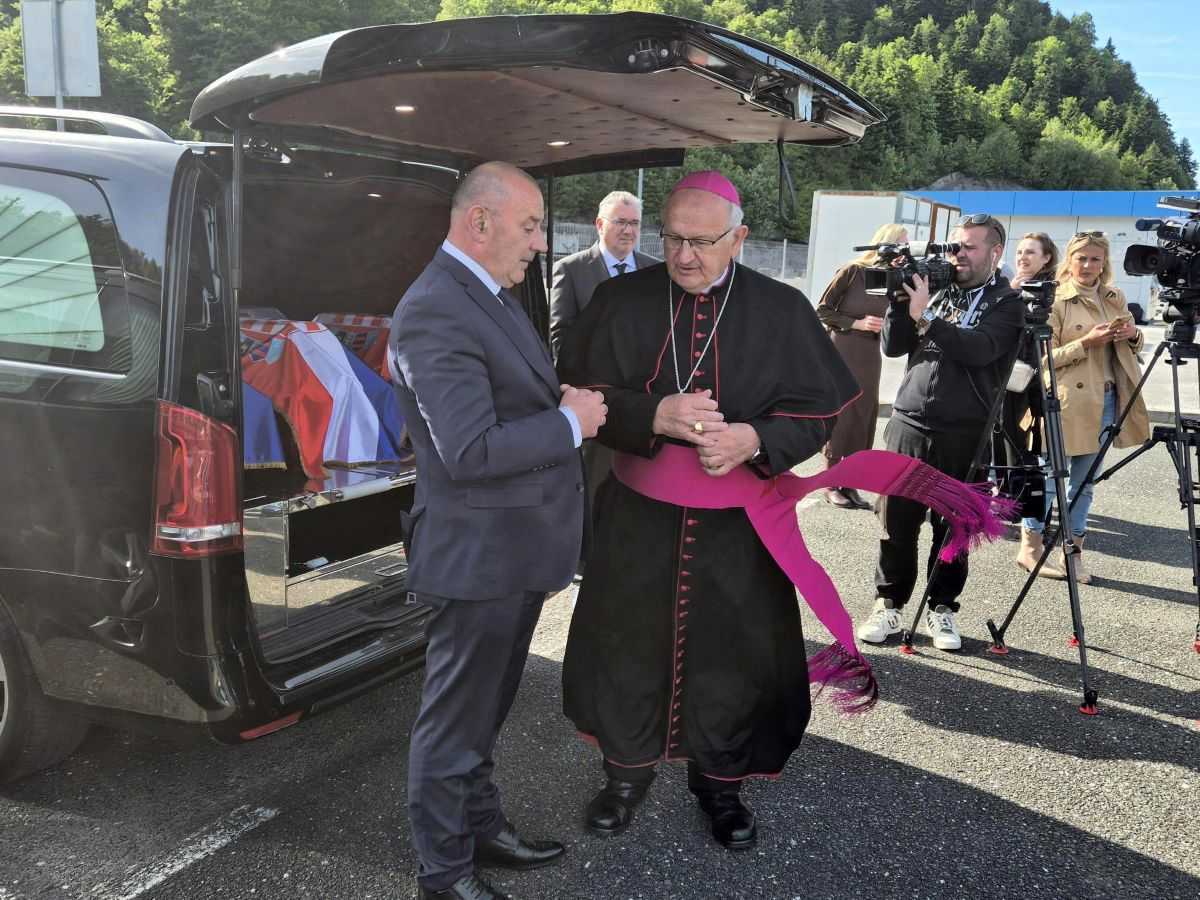 NAKON 80 GODINA: Hrvatska preuzela od Slovenije posmrtne ostatke 500 žrtava poratnih likvidacija