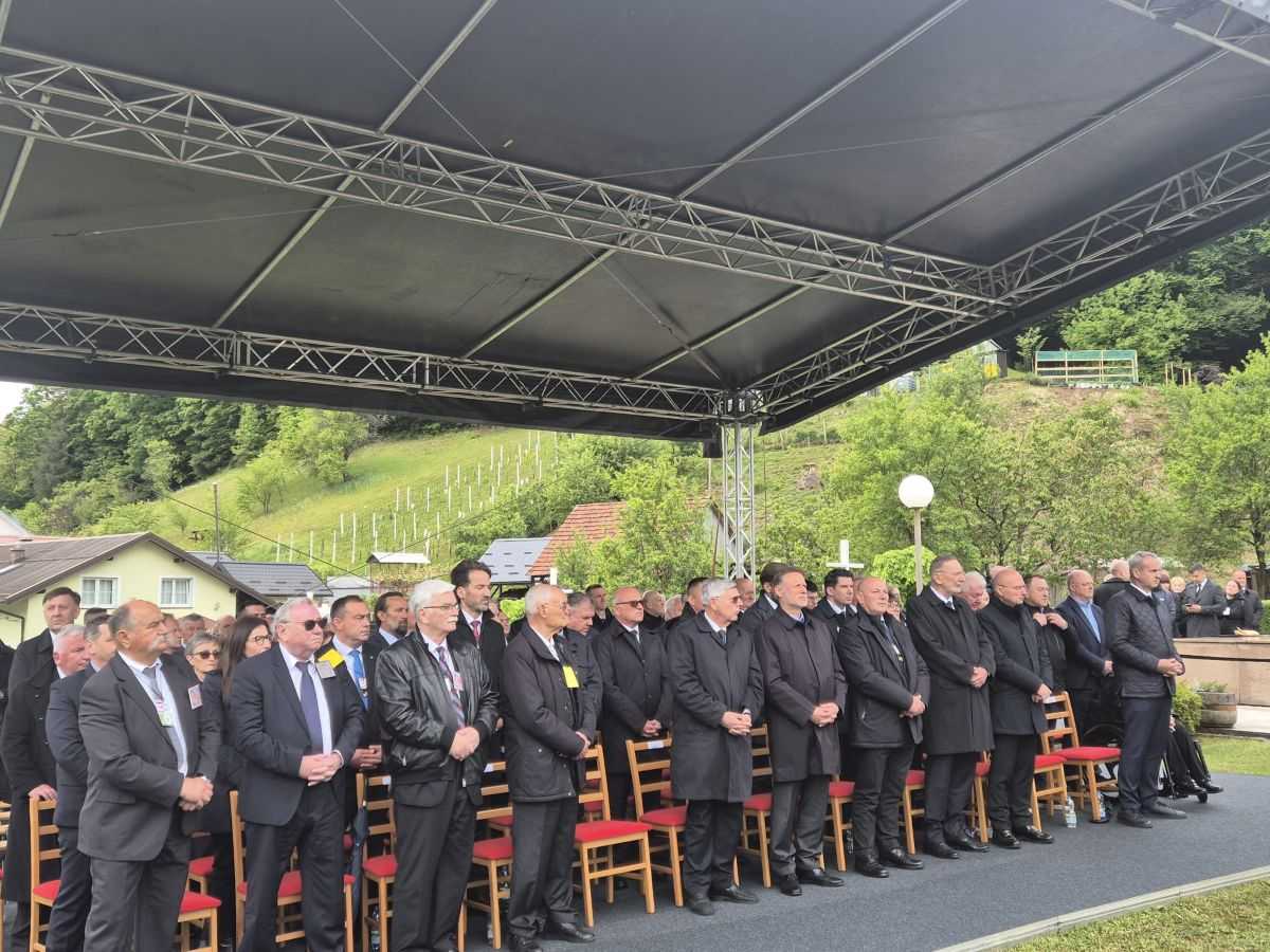 „ODRJEŠITE JEZIKE, OTVORITE ARHIVE I SKRIVENE SPISE“: Apel vojnog biskupa na 81. obljetnici Bleiburške tragedije „ODRJEŠITE JEZIKE, OTVORITE ARHIVE I SKRIVENE SPISE“: Apel vojnog biskupa na 81. obljetnici Bleiburške tragedije