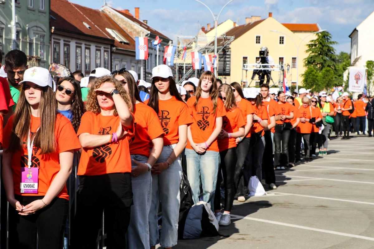 STIGLI IZ NJEMAČKE, AUSTRIJE, BIH..: Više od 12 tisuća mladih na 13. Susretu hrvatske katoličke mladeži u Požegi