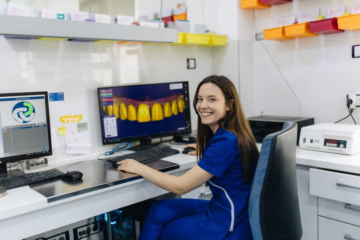 STOMATOLOŠKA POLIKLINIKA SALONA DENTAL: Centar vrhunske stomatologije u Dalmaciji STOMATOLOŠKA POLIKLINIKA SALONA DENTAL: Centar vrhunske stomatologije u Dalmaciji