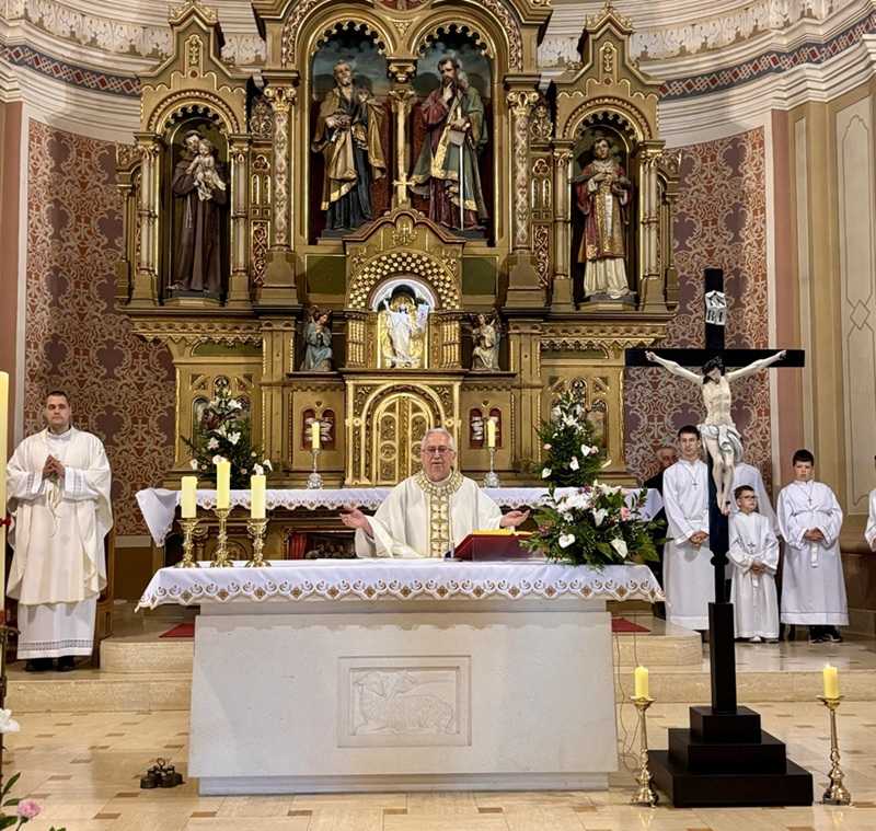 RADOSNA MLADOST: Fra Marinko Vukman predvodio mlade Sinjane u Požegu i Kaptol RADOSNA MLADOST: Fra Marinko Vukman predvodio mlade Sinjane u Požegu i Kaptol