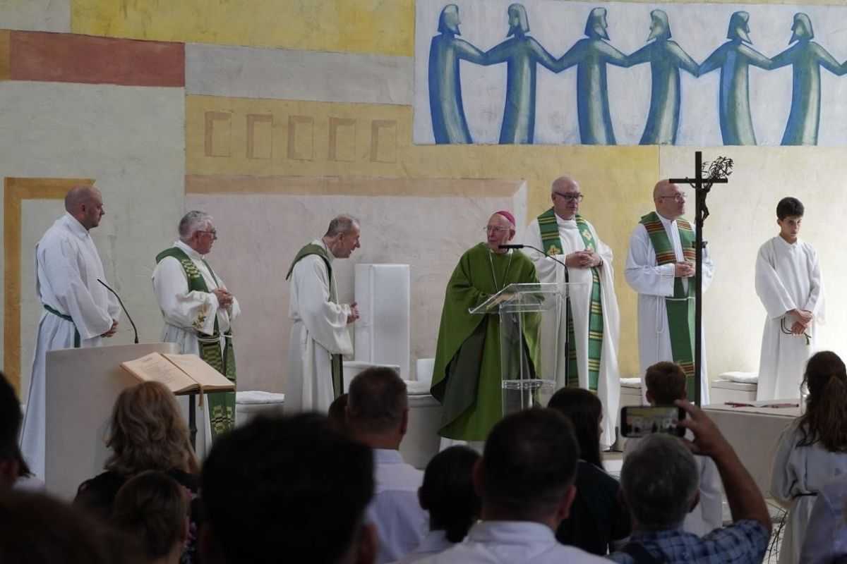 ZAHVALA ZA 40 GODINA PREDANOSTI: Hrvatski vjernici HKM Feldkirch ispratili svog dugogodišnjeg dušobrižnika i pastoralnu suradnicu
