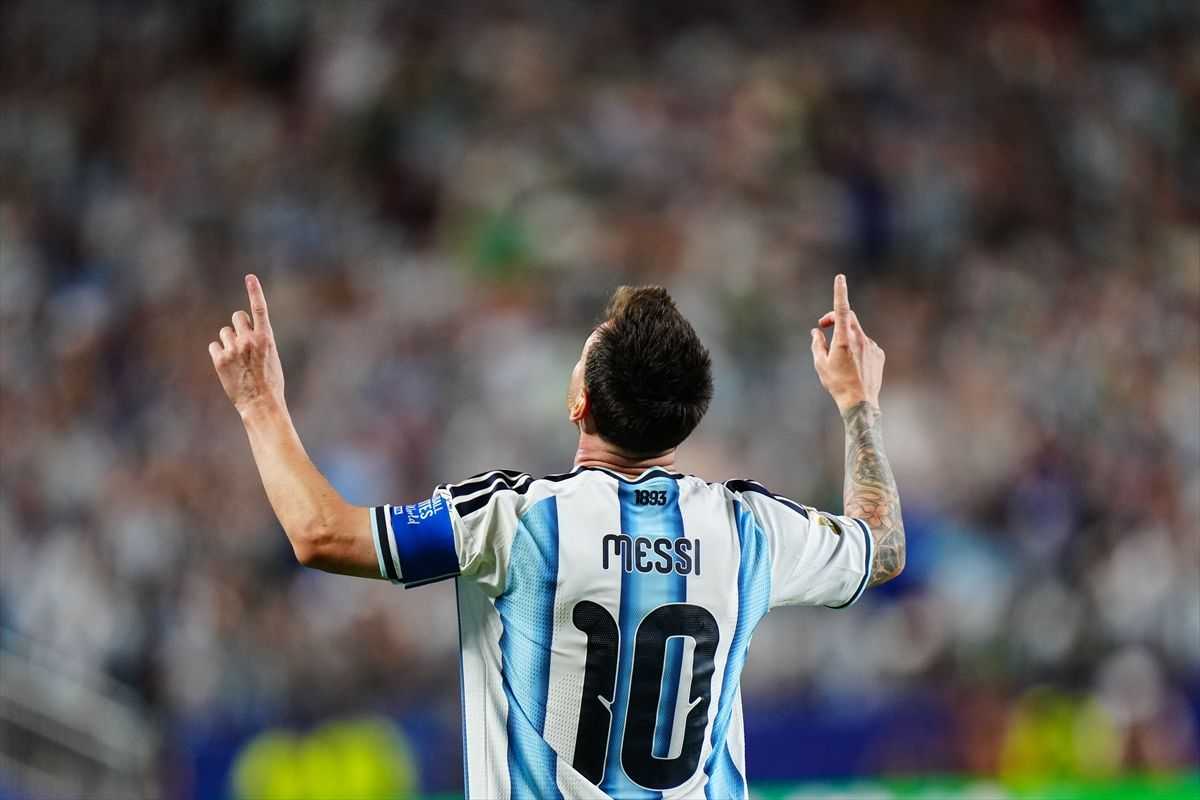 ARGENTINA PREGAZILA ALŽIR: Messi s 3 pogotka ispisao povijest ARGENTINA PREGAZILA ALŽIR: Messi s 3 pogotka ispisao povijest