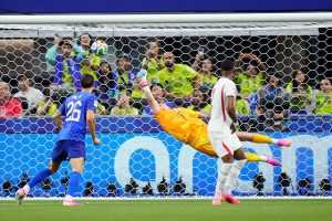 SLAVLJE ENGLEZA: Vatreni pali u drugom poluvremenu, Livaković spašavao od većeg poraza